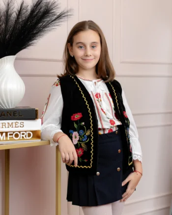 Vesta traditionala neagra pentru fetite cu broderie florala multicolora Laura