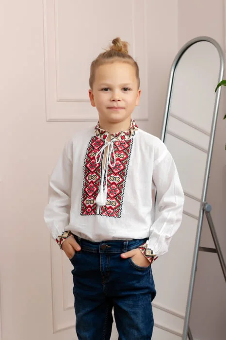 Camasa traditionala de baieti alba cu motiv geometric rosu Tiberiu 02