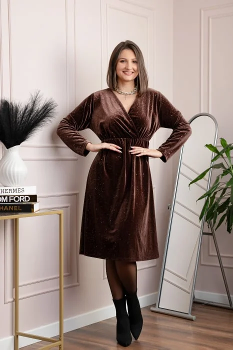 Rochie eleganta din catifea Alexa cu strasuri si croi petrecut - Maro
