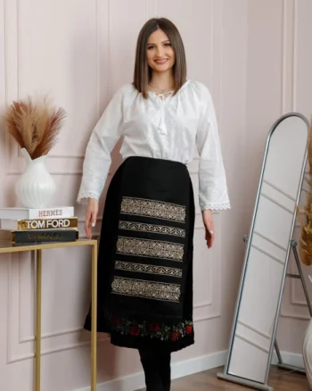 Catrinta traditionala neagra cu broderie florala aurie Ruxandra