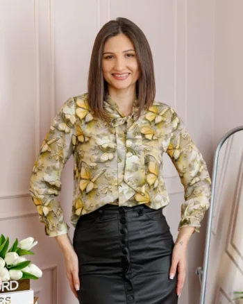 Bluza eleganta Nathalie cu funda la gat si imprimeu cu fluturi galben pastel