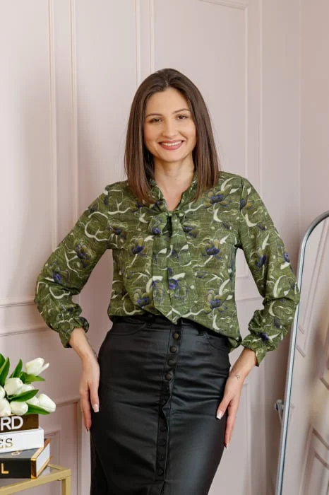 Bluza eleganta Nathalie cu funda la gat si imprimeu verde olive