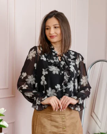 Bluza eleganta neagra Lucienne cu flori albe si jabou