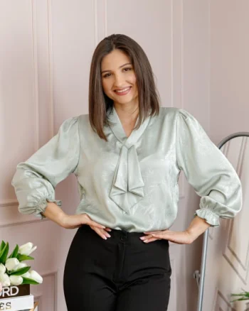 Bluza dama satinata verde pastel cu aplicatie tip cravata Yvonne