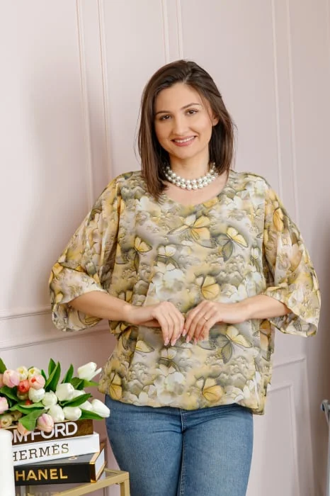 Bluza dama Maddie din voal bej cu imprimeu floral galben