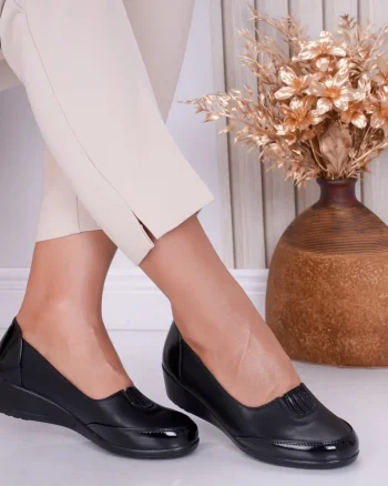 Pantofi dama cu platforma Negri din Piele Ecologica si Piele Lacuita Tara