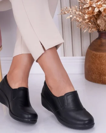 Pantofi dama cu platforma Negri din Piele Lacuita Dari