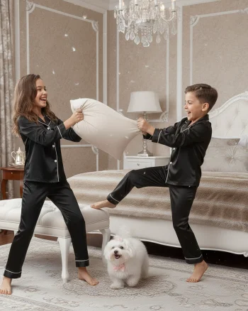 Pijama neagra model clasic din satin pentru copii - Personalizare Broderie