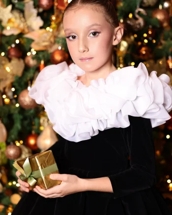 Rochie neagra eleganta din catifea si volan din organza alb pentru fete - Nancy