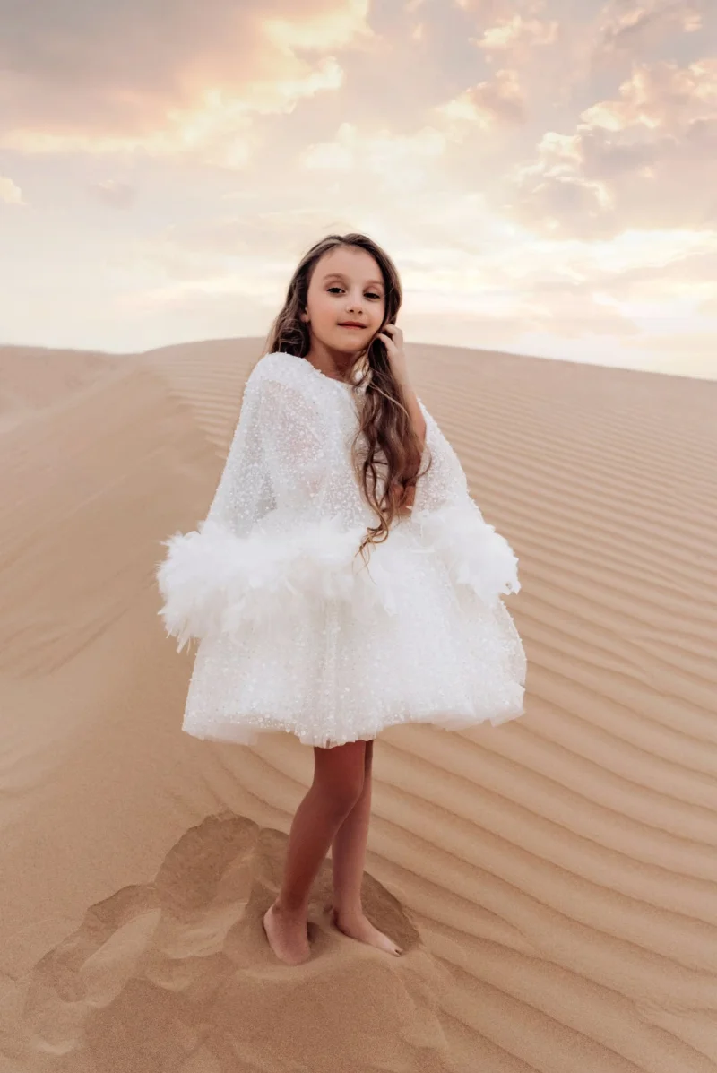 Rochie alba eleganta din dantela cu perle si fulgi naturali pentru fete - Thara