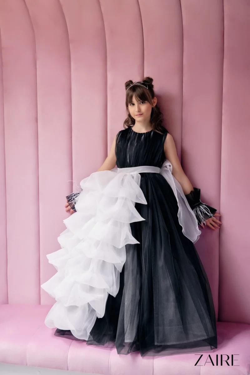 Rochie neagra lunga eleganta cu volane albe pentru fete - 9-10 ani