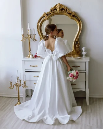 Rochie alba lunga eleganta cu trena, pentru fete - Mira