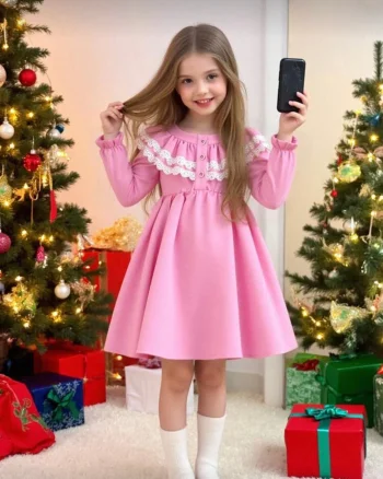 Rochie casual roz cu volane si dantela alba pentru fete - Liana