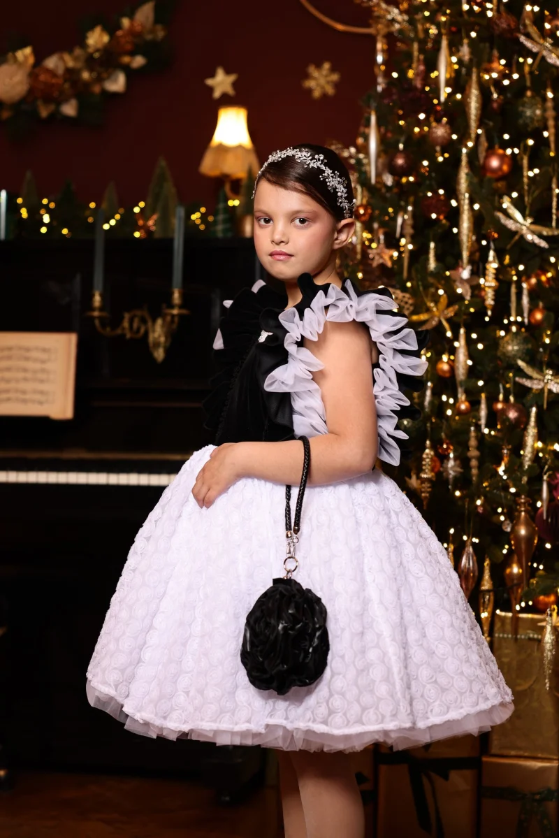Rochie eleganta din catifea neagra si tulle alb cu flori 3D pentru fete - 8 ani - LIVRARE 24H
