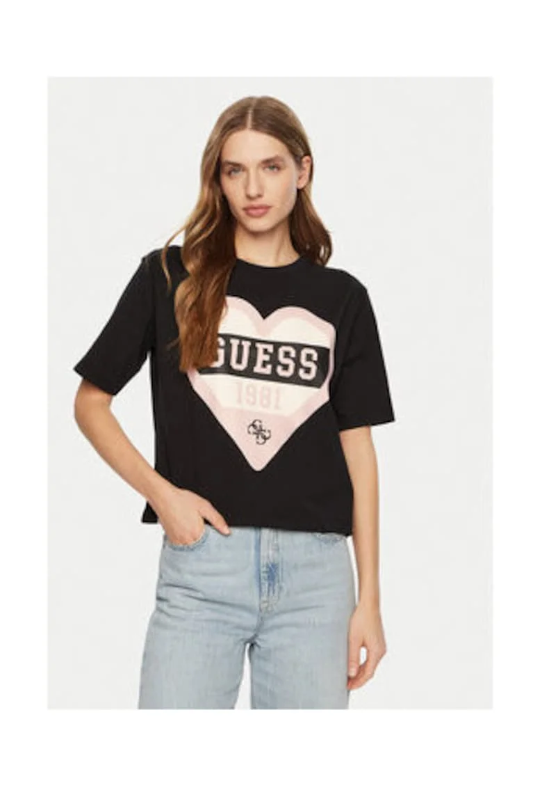 Tricou cu decolteu la baza gatului
