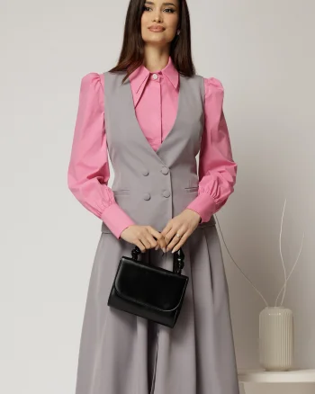Vesta DY Fashion gri cambrata cu decolteu si inchidere la doi nasturi