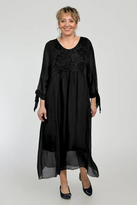 Rochie neagra lunga, din matase si vascoza cu platca din dantela pe fata si pe spate