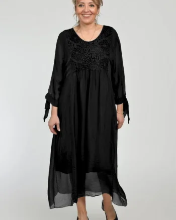 Rochie neagra lunga, din matase si vascoza cu platca din dantela pe fata si pe spate