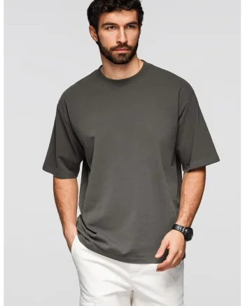 Tricou lejer cu decolteu la baza gatului
