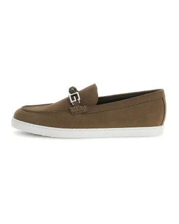 Pantofi loafer din piele intoarsa cu monograma metalica, Maro inchis