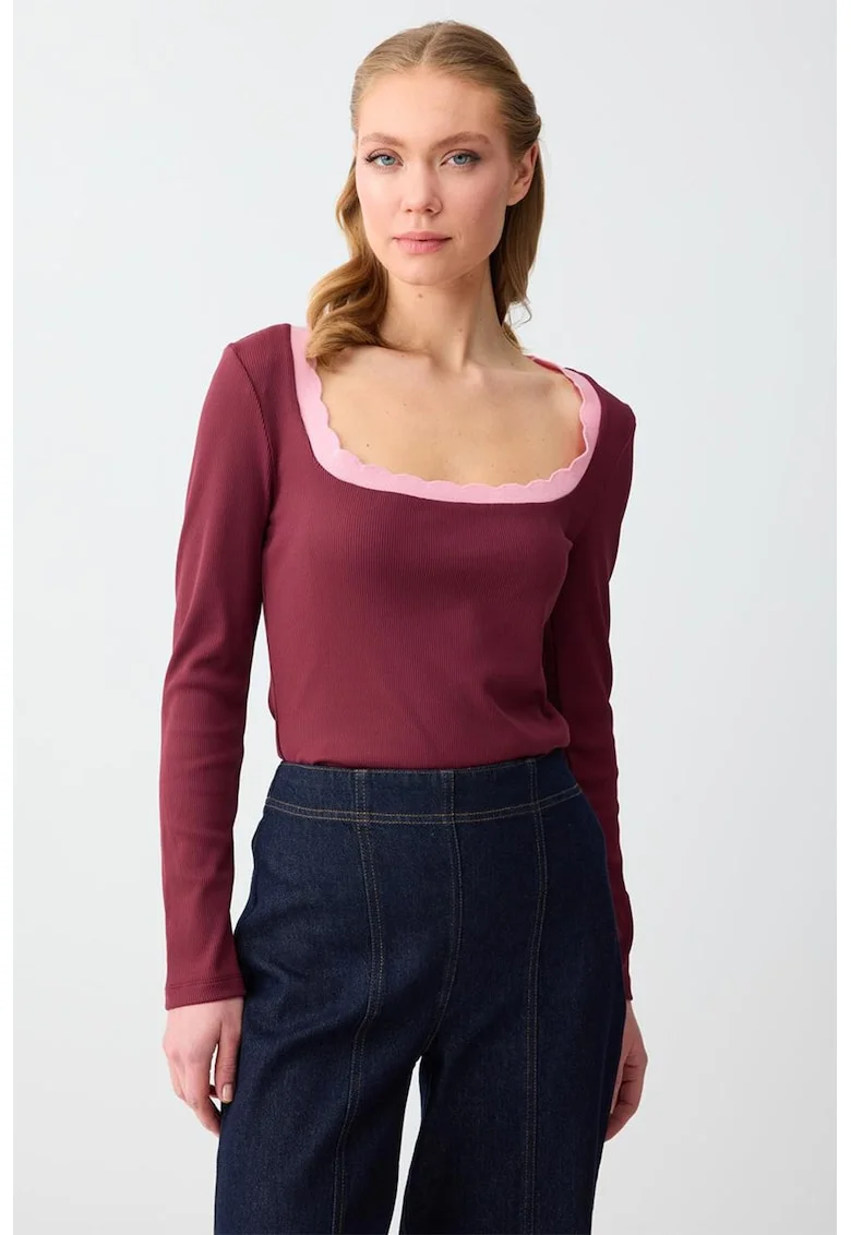 Bluza cu decolteu patrat, Visiniu