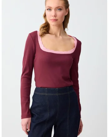 Bluza cu decolteu patrat, Visiniu