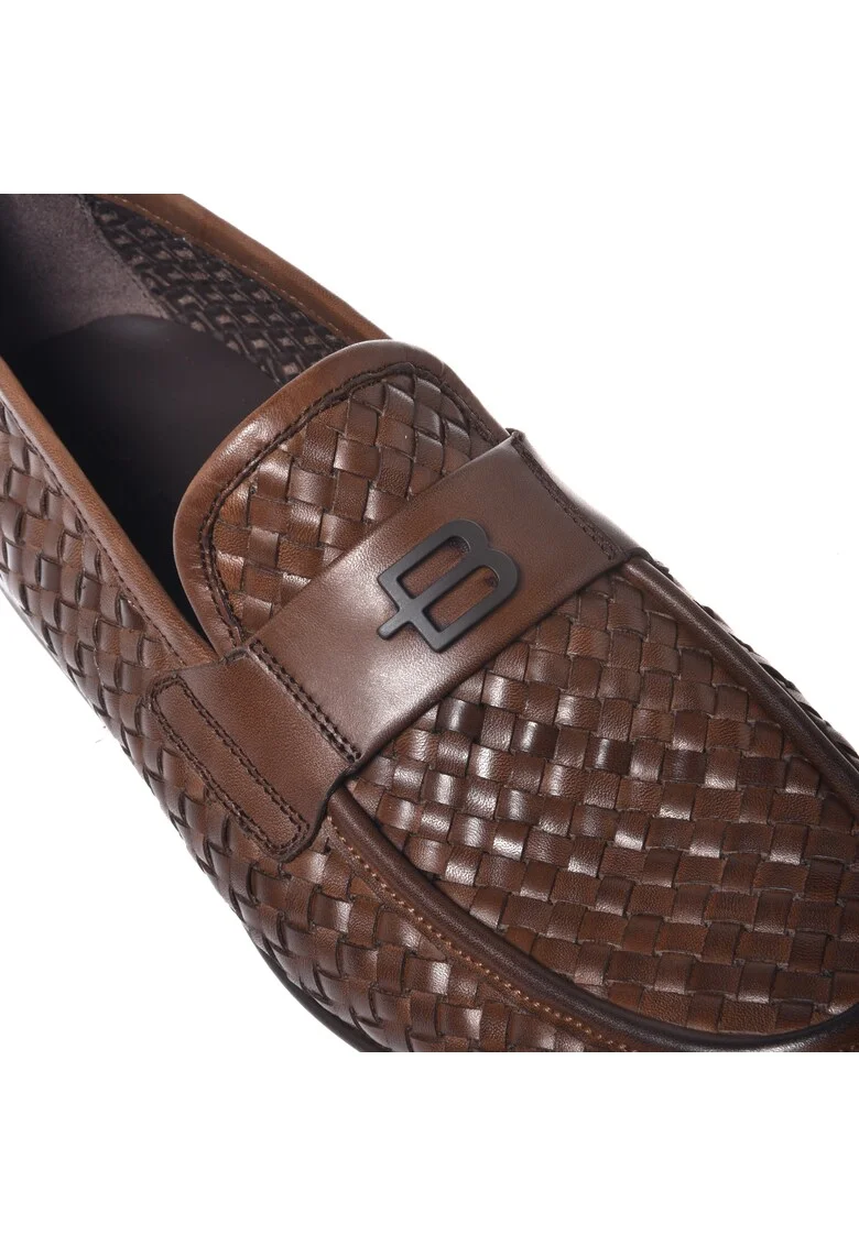 Pantofi loafer de piele cu model in relief, Maro