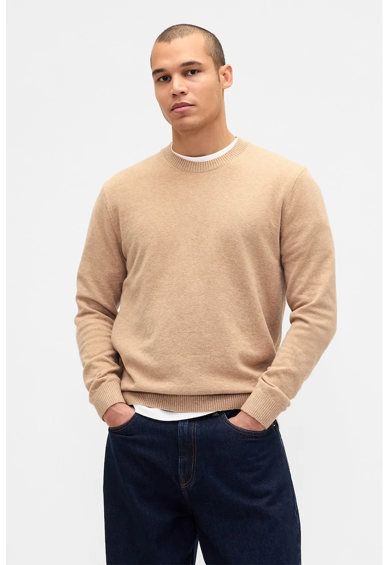 Pulover slim fit cu decolteu la baza gatului CashSoft, Maro camel