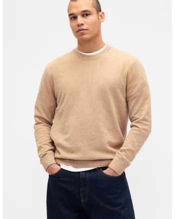 Pulover slim fit cu decolteu la baza gatului CashSoft, Maro camel