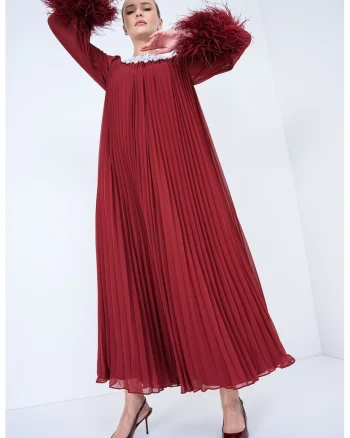 Rochie plisse din sifon cu detalii cu pene, Alb/Visiniu