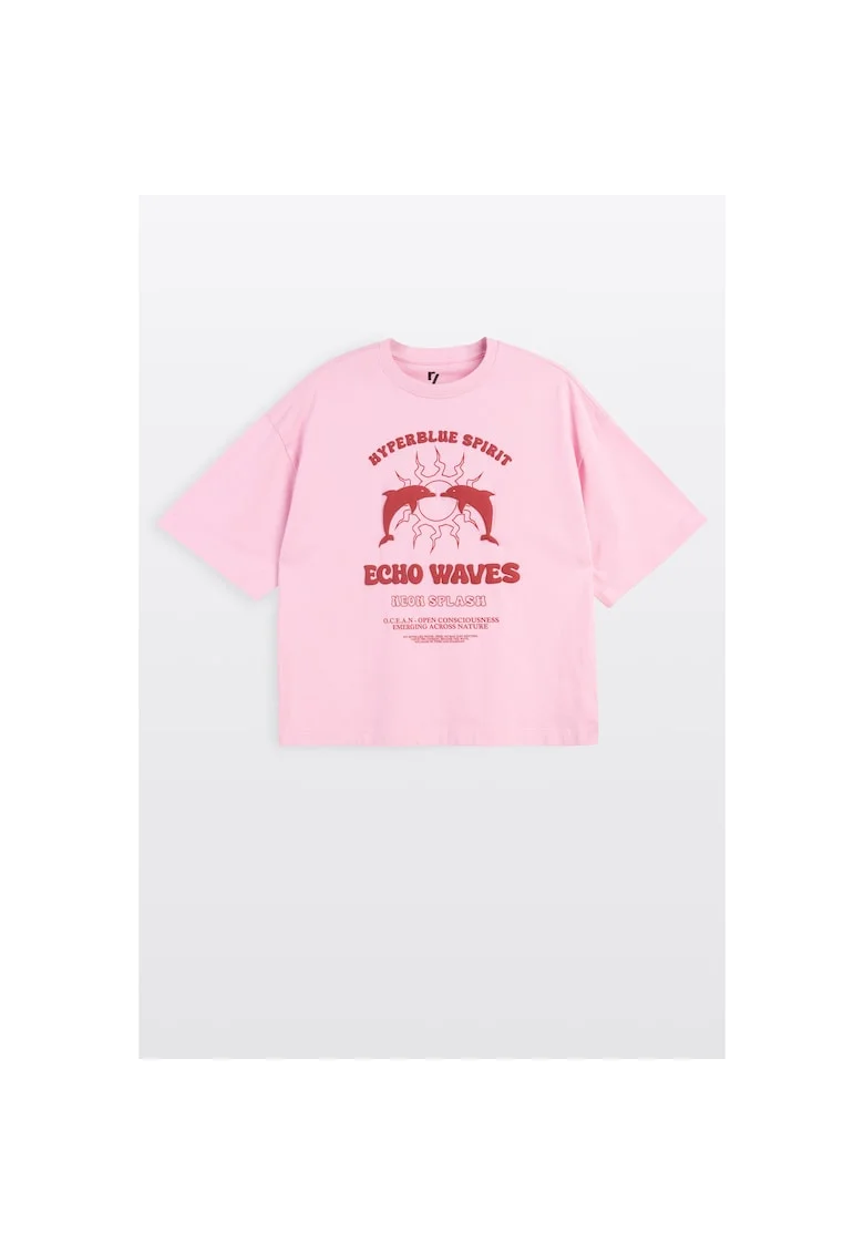 Tricou cu grafica si dcolteu la baza gatului