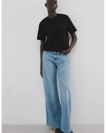 Tricou cu decolteu la baza gatului, Negru