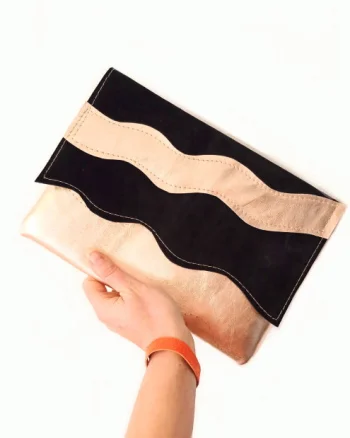 Plic handmade din piele naturala, nuante cupru si negru ,unicat