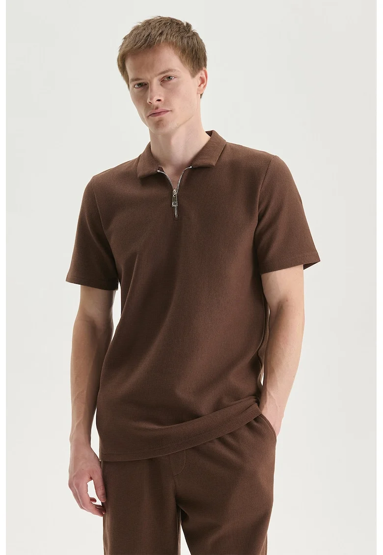 Tricou polo cu fenta cu fermoar, Maro
