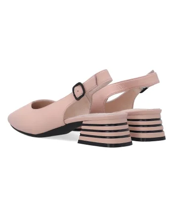 Pantofi din piele cu toc masiv si varf ascutit