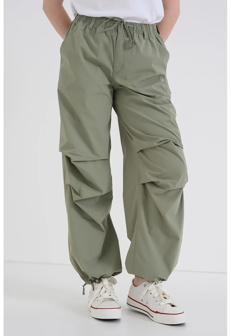 Pantaloni cu croiala ampla si snur de ajustare, Verde pal
