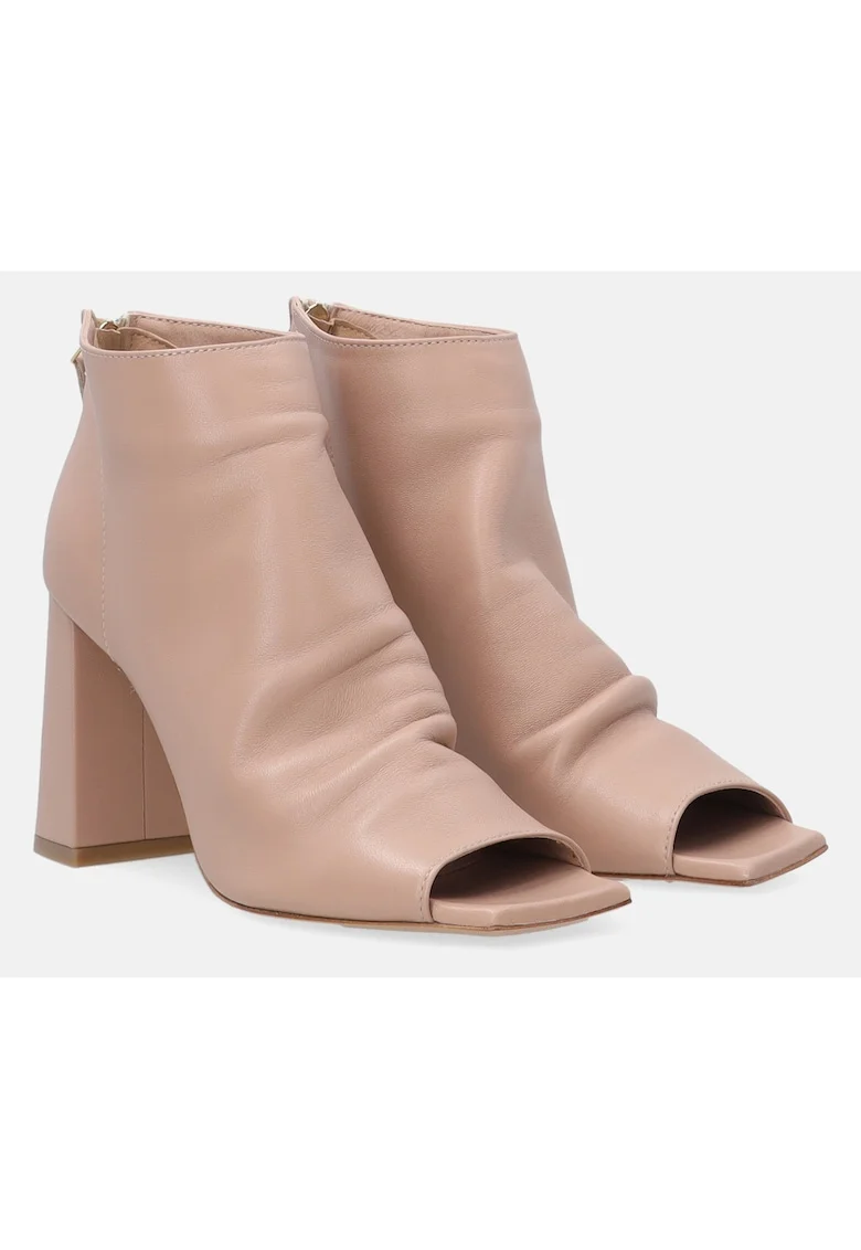Botine cu varf decupat si toc masiv,