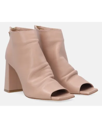 Botine cu varf decupat si toc masiv,