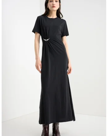 Rochie lunga cu slit lateral si brosa Raja, Negru
