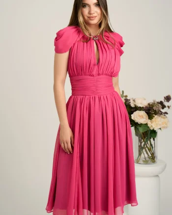 Rochie DY Fashion midi fucsia din voal in clos cu accesoriu si decupaj la decolteu