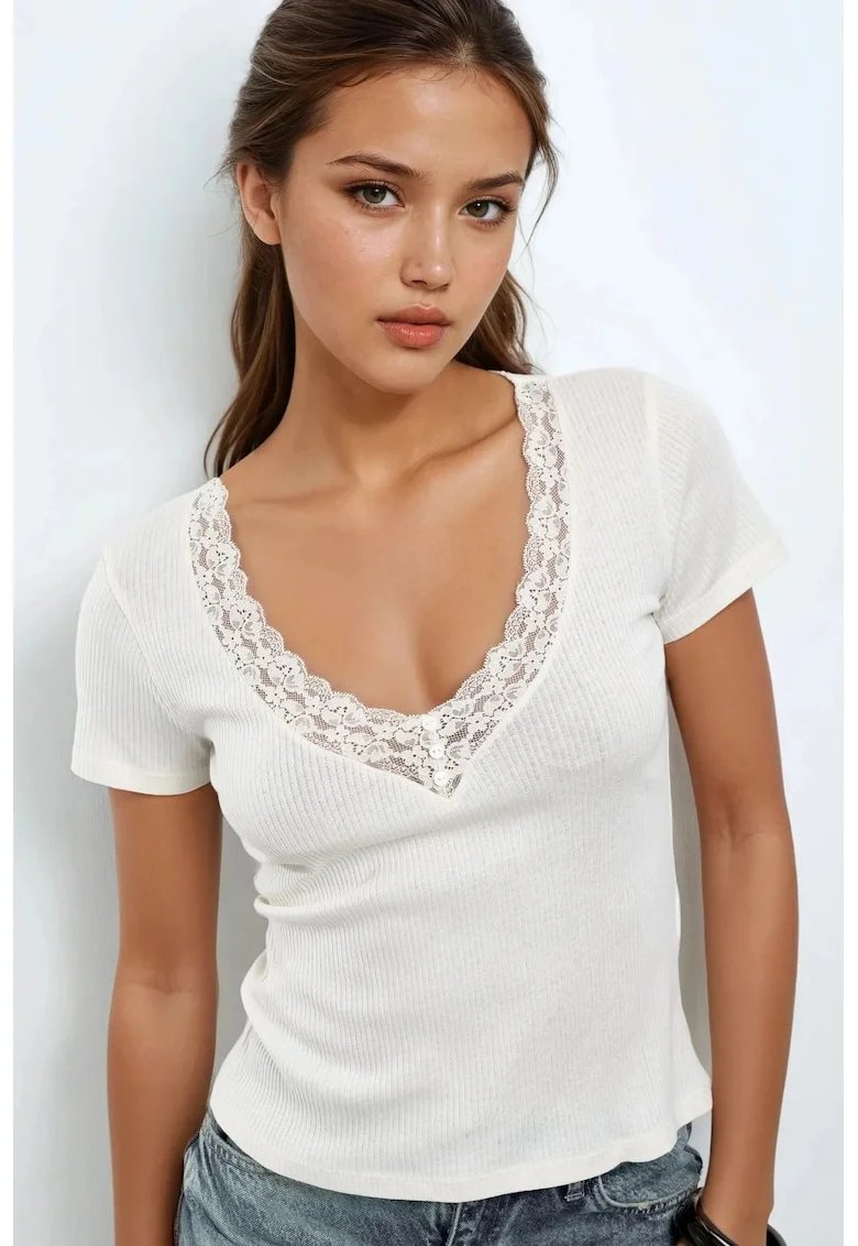 Bluza dama  decolteu in V, detalii din dantela, alb, 100% bumbac