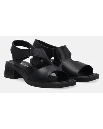 Sandale din piele cu toc si velcro