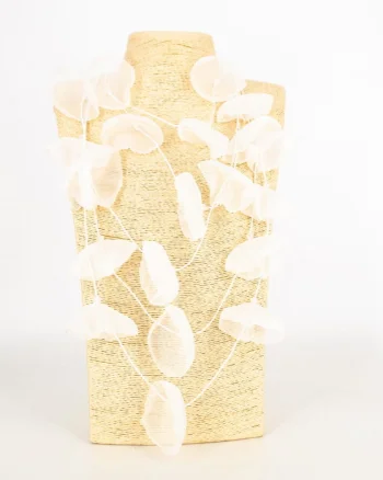 Colier statement ivoire cu petale textile de mac 3D din organza - design artistic italian