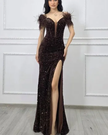 Rochie de seara Lady Marry, croi tip sirena, cu paiete si pene, Maro Ciocolata