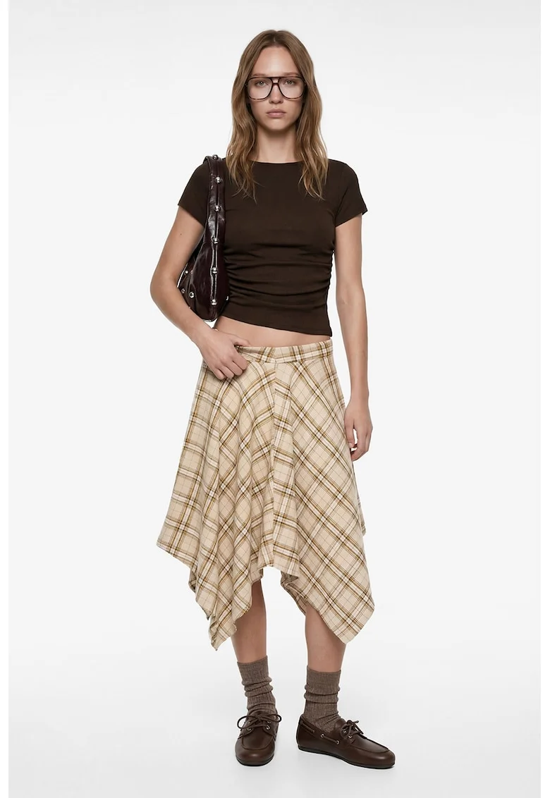 Tricou cu fronseu, Negru
