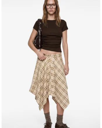 Tricou cu fronseu, Negru