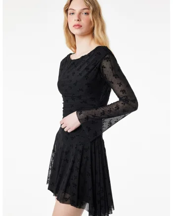 Rochie cu maneci semitransparente, Negru