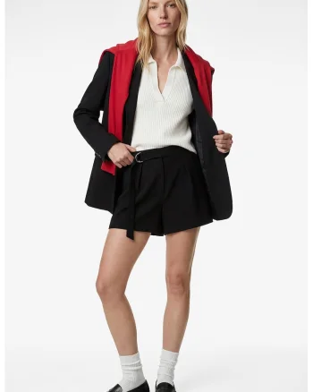 Pantaloni scurti cu o curea decorativa, Negru