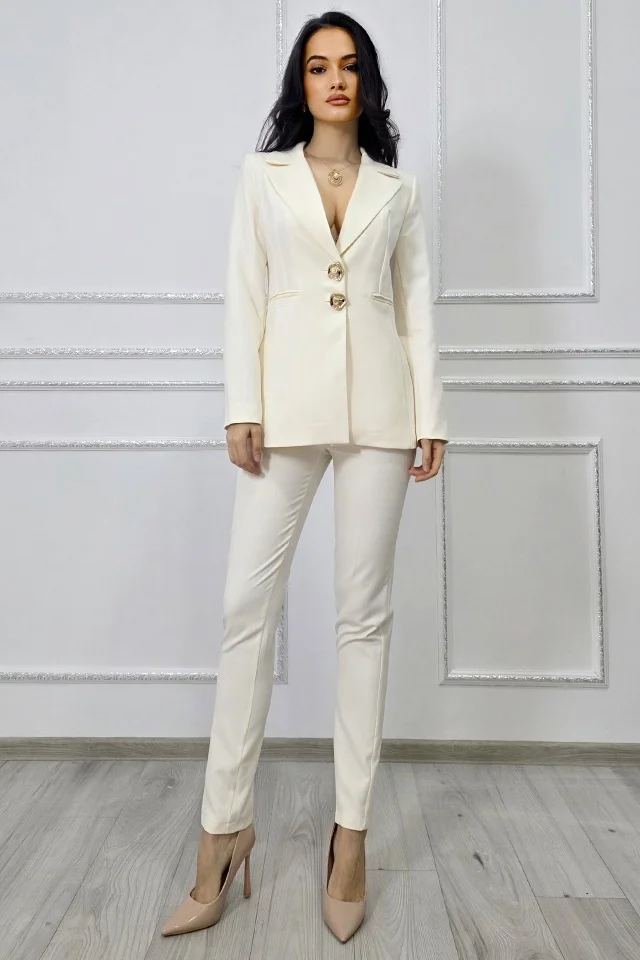 Costum office ARLENA, cu sacou cambrat si pantaloni conici, Crem