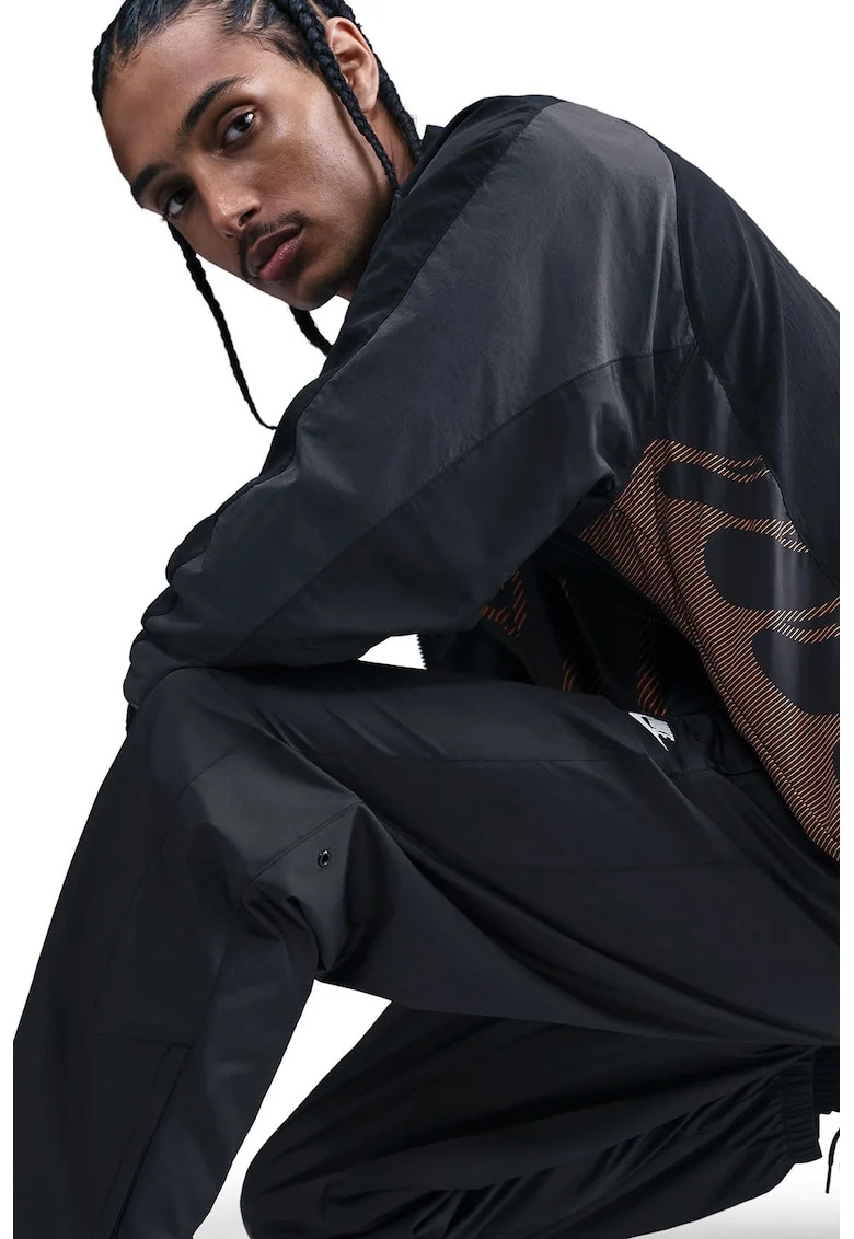 Pantaloni de trening relaxed fit cu buzunare laterale Windrunner, Negru/Negru stins